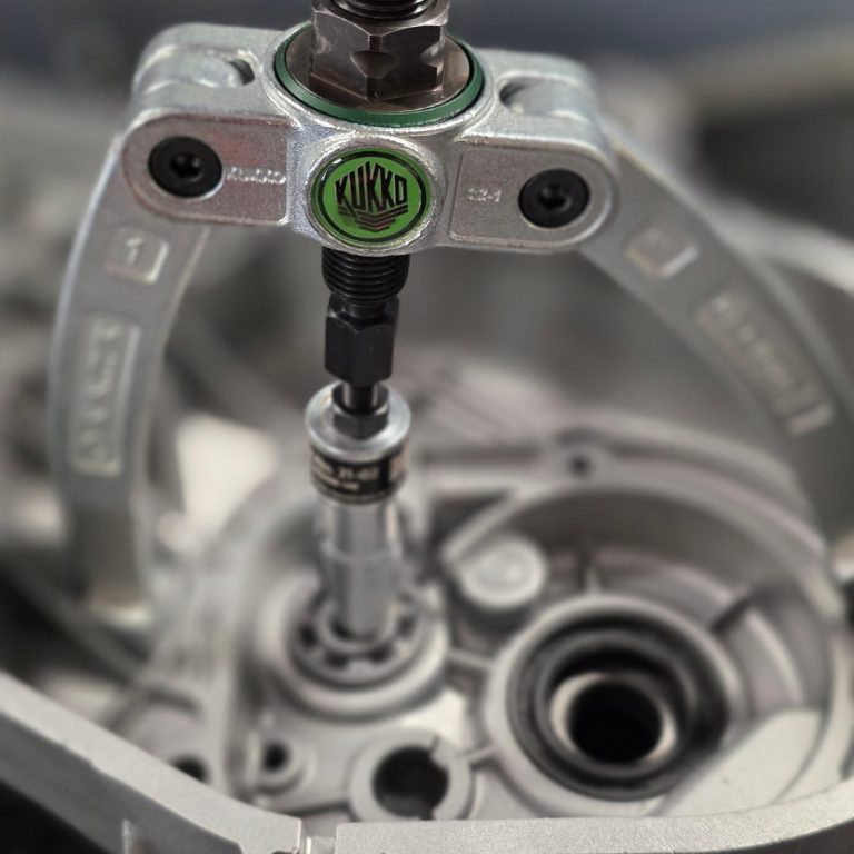 Werkzeug und Motorarbeit